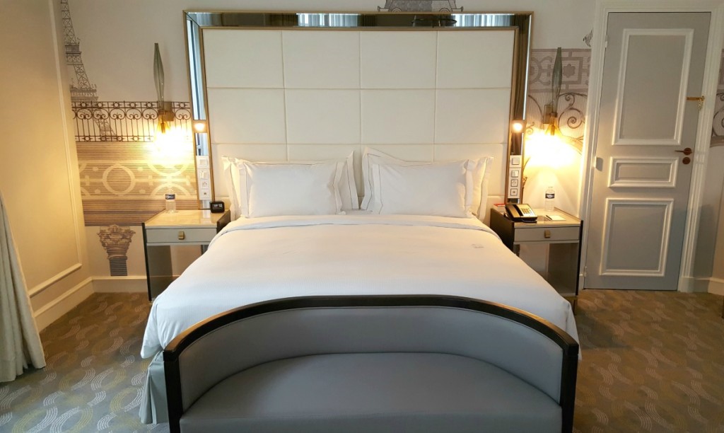 Hilton Paris Opera - suite-king bed Wheelchair Access Review 