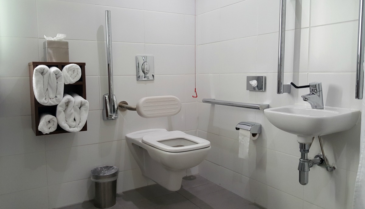 hampton by hilton bristol city centre accessible bathroom toilet