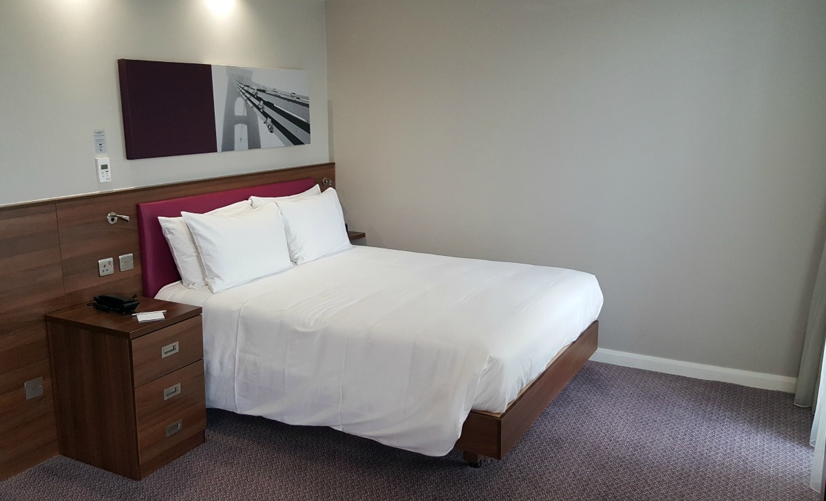 hampton by hilton bristol city centre accessible queen size hampton bed