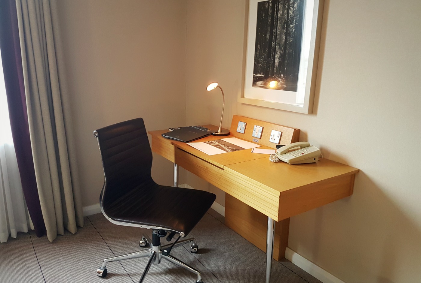hilton-newcastle-gateshead-hotel-queen-executive-room-desk