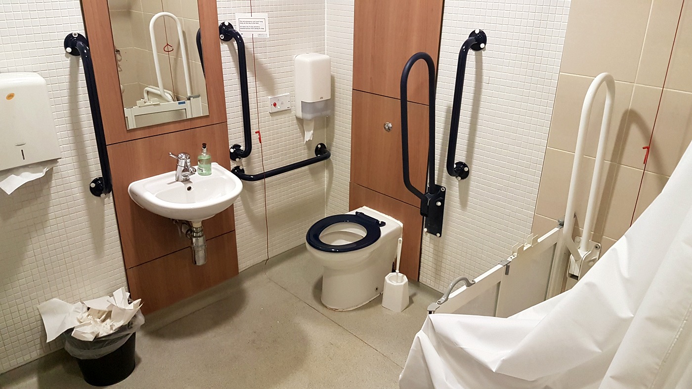 Virgin Trains first class lounge accessible toilet at euston station review