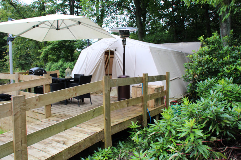 Glampotel Dundas Castle wheelchair accessible canvas cottage patio