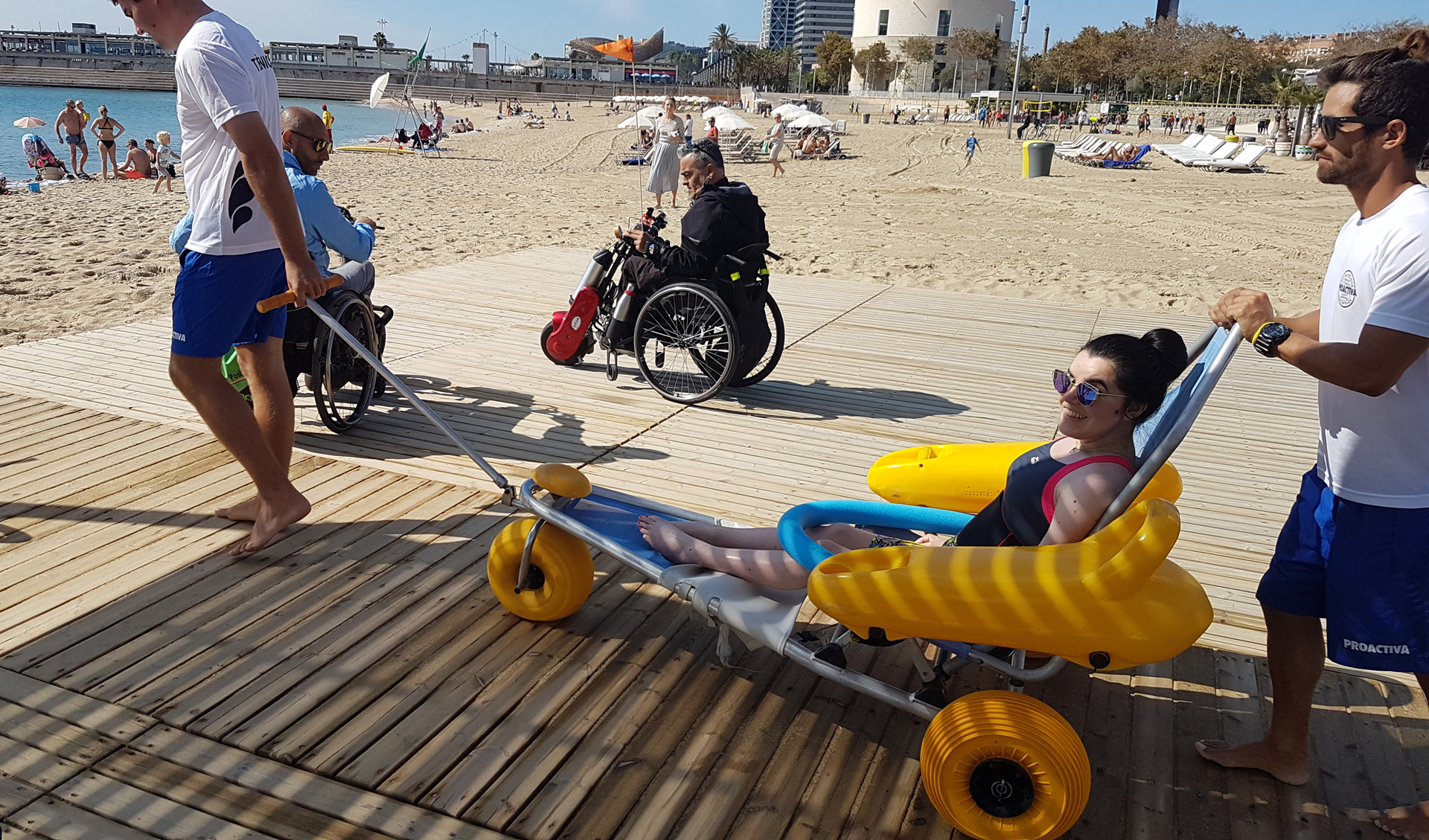 accessible-travel-guide-to-barcelona-beach-amphibious-wheelchairs-Nova -icària-beach-barcelona 