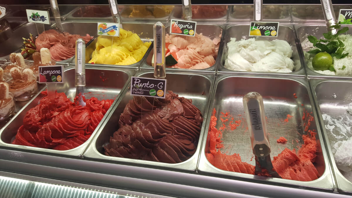 A close up shot of the vegan flavours of ice cream at Gelaaati Di Marco.